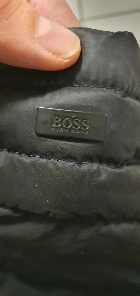 Hugo Boss Daunenjacke in Freiburg im Breisgau