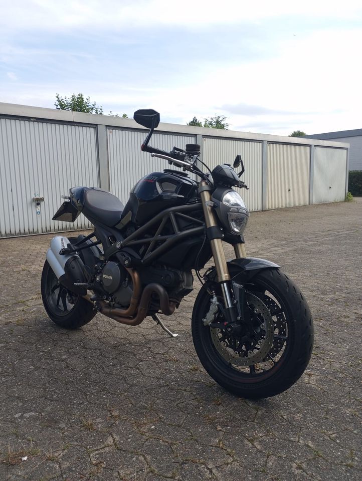 Ducati Monster 1100 evo in Braunschweig