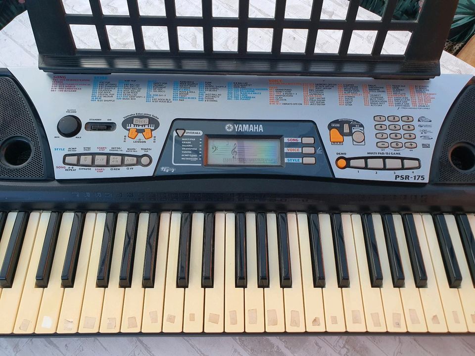Original Yamaha Keyboard - vollständig mit Verpackung in Bleckede