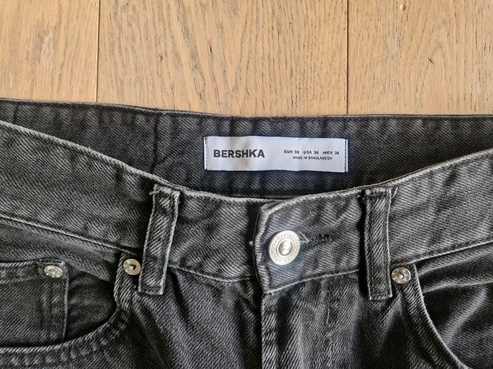 Bershka Jeans Gr.38 in Bielefeld