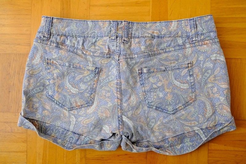 Bershka Hotpants Jeans Paisley Gr. 38 pastell in Leopoldshöhe