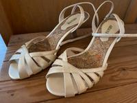 Sandaletten Damen Schuhe Hochzeit beige Perlmutt Champagner 40 Hessen - Darmstadt Vorschau