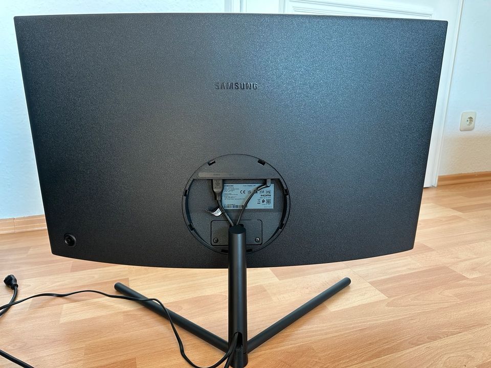 Samsung UHD Curved Monitor 32 Zoll 4K in Wadersloh