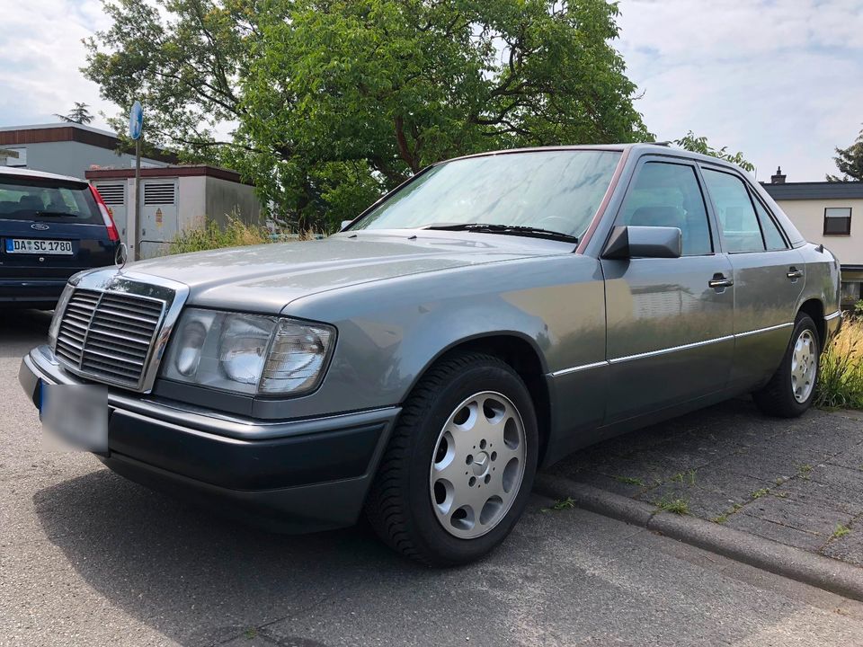 Nahezu perfekter 200E W124 Mercedes-Benz Klassiker PERLMUTTGRAU! in Mühltal 