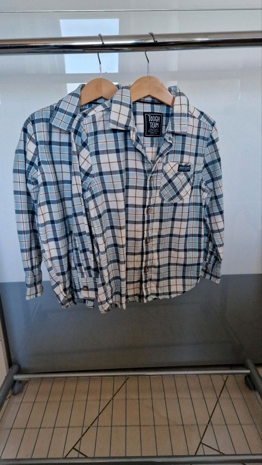 2 Hemden, Zwillinge, Gr. 116 in Butzbach