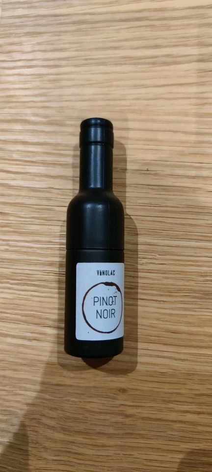 Vinolac, Pinot Noir, Nagellack in Villingen-Schwenningen