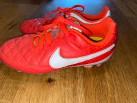 Coole Nike Fußball Schuhe orange  Leder gr 33 Nordrhein-Westfalen - Meckenheim Vorschau