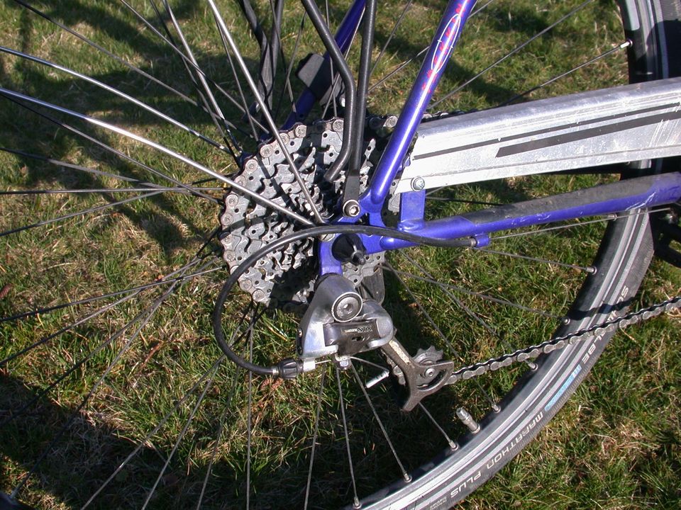 Trekkingrad blau 28 Zoll Damenrad, 21 Gänge, sehr gut erhalten in Königsbrunn