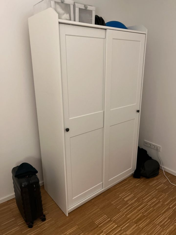 Kleiderschrank (IKEA HAUGA), weiß in Hamburg