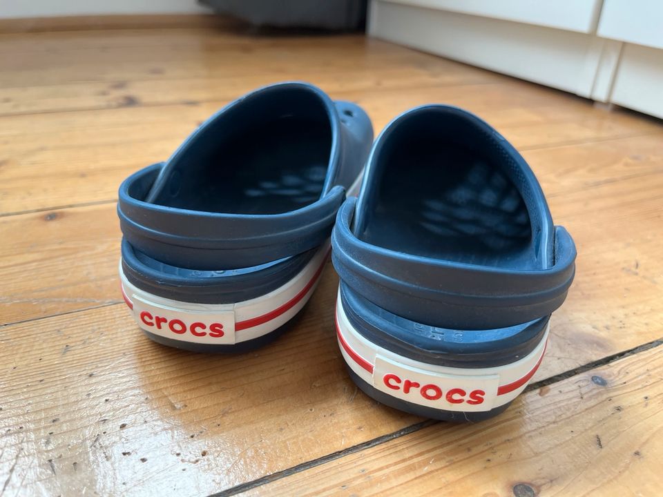 Crocs C13 blau Größe 30/31 in Düsseldorf