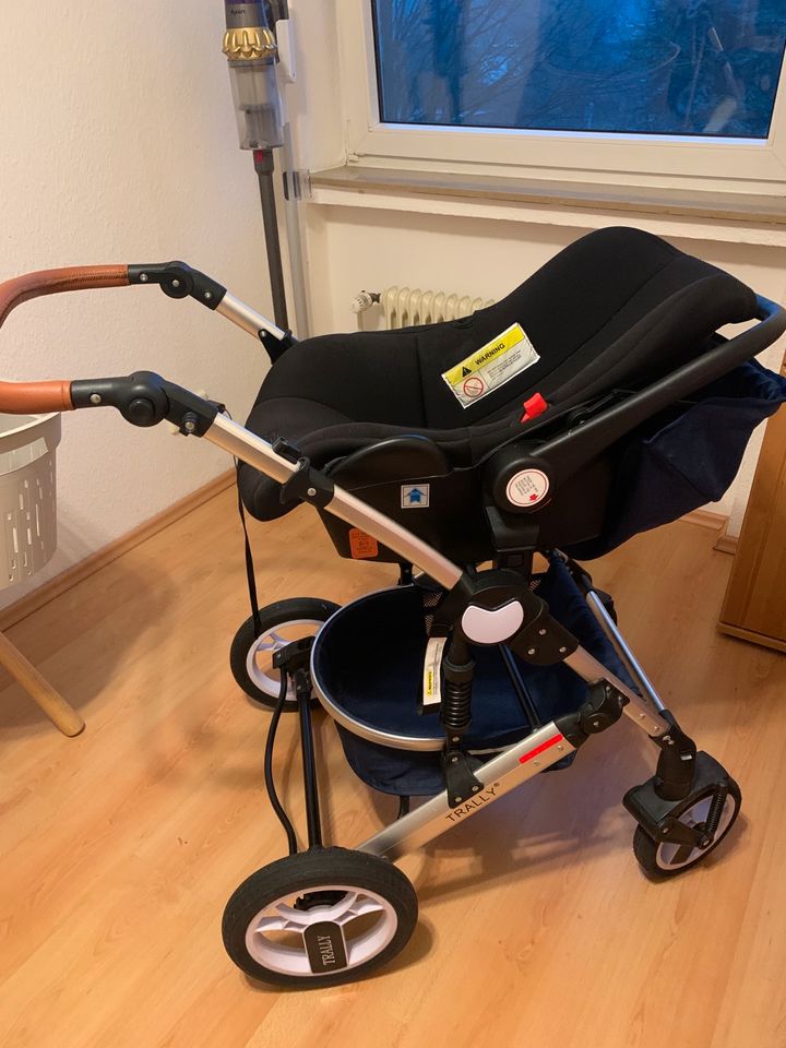 Neuwertigen 3 in 1 Kinderwagen 9 Monate alten in Gelsenkirchen