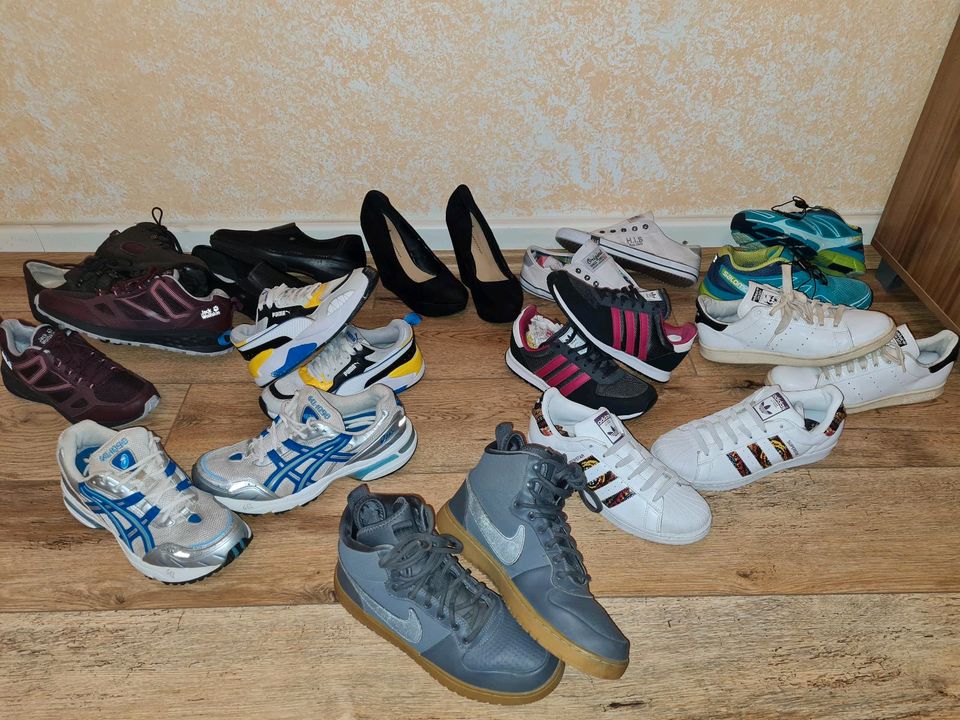 Diverse Schuhe Nike Adidas Puma Asics Salomon Jack Wolfskin in Winsen (Luhe)