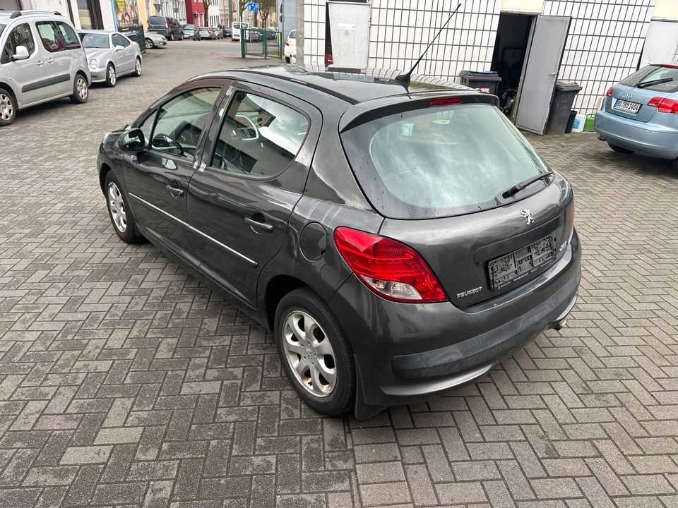 Peugeot 207 Active HDI 90 in Bochum