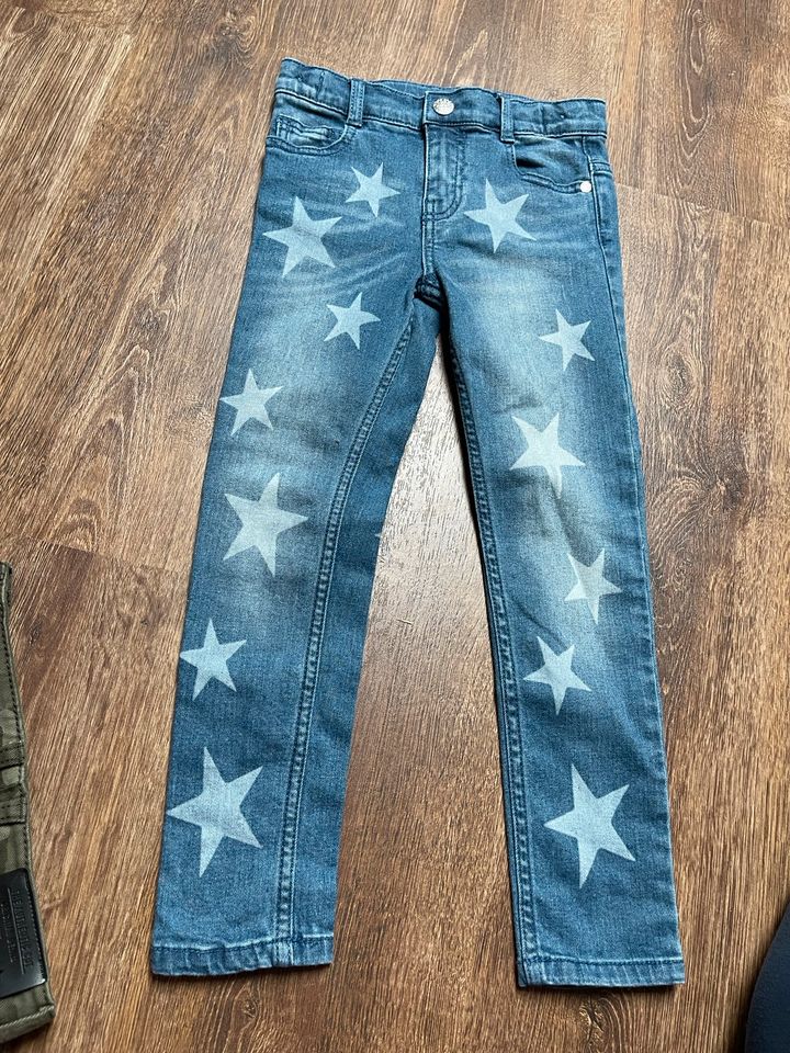 F&F Jeans Hose mit Sternen Gr. 5-6 Jahre 116 in Fürstenau