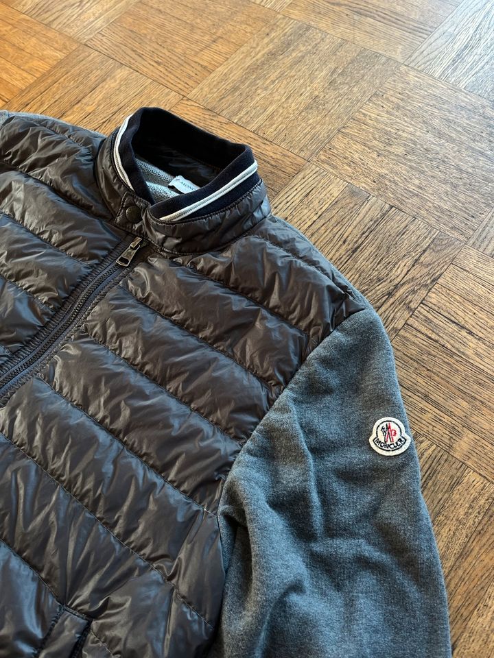 Moncler Daunenjacke Cardigan M in Bendfeld