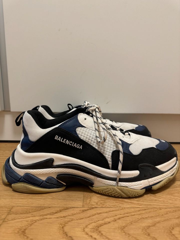 Balenciaga Triple S in München