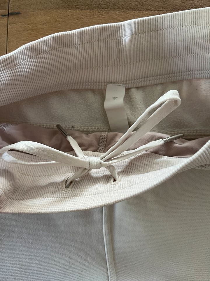 Lululemon Scuba Jogginghose beige/creme in Hamburg