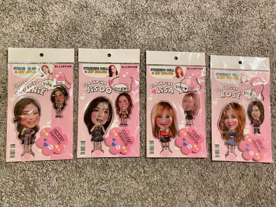 blackpink standing doll & key holder jennie jisoo lisa rosé merch in Samtens