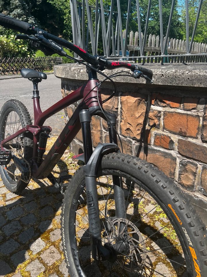 TREK Remedy 9.7, Gr. L 19,5, Farbe Cobra Blood in Idar-Oberstein