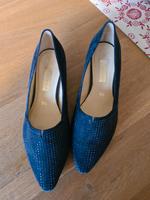 Elegante Schuhe von Gabor * Wildleder * mit filigranen Steinchen Frankfurt am Main - Niederursel Vorschau