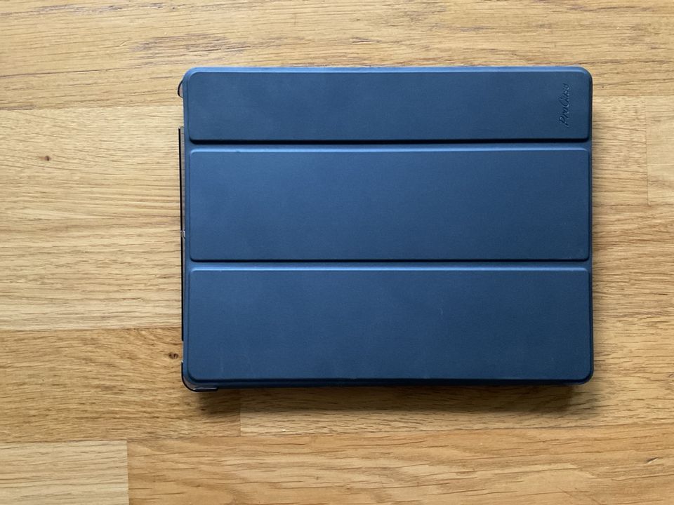 Ganz neue Schutzhülle in blau fürs iPad 2 in Düsseldorf