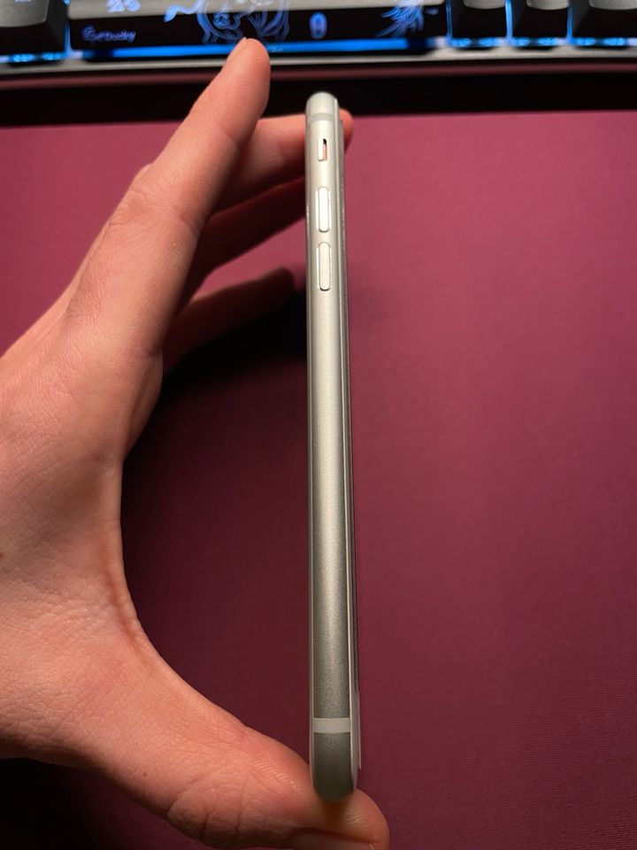 iPhone 8 in Weiß (64GB) in Caputh