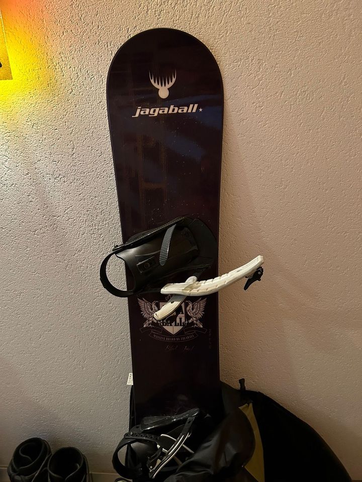 Snowboard + Schuhe in Hannover