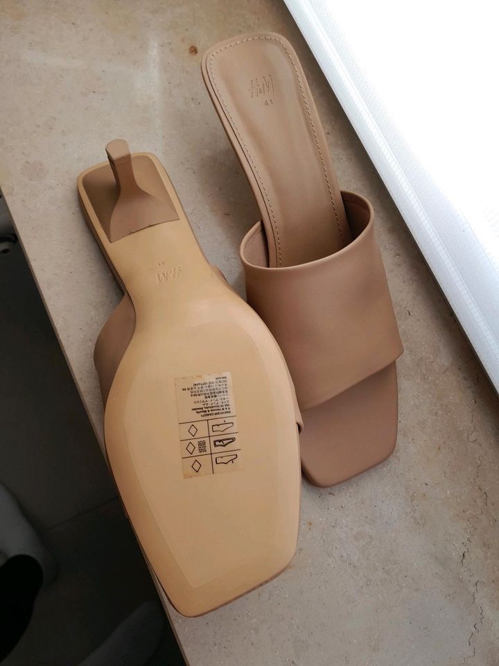 Sandalen mit kleinem Absatz von H&M in Neuss