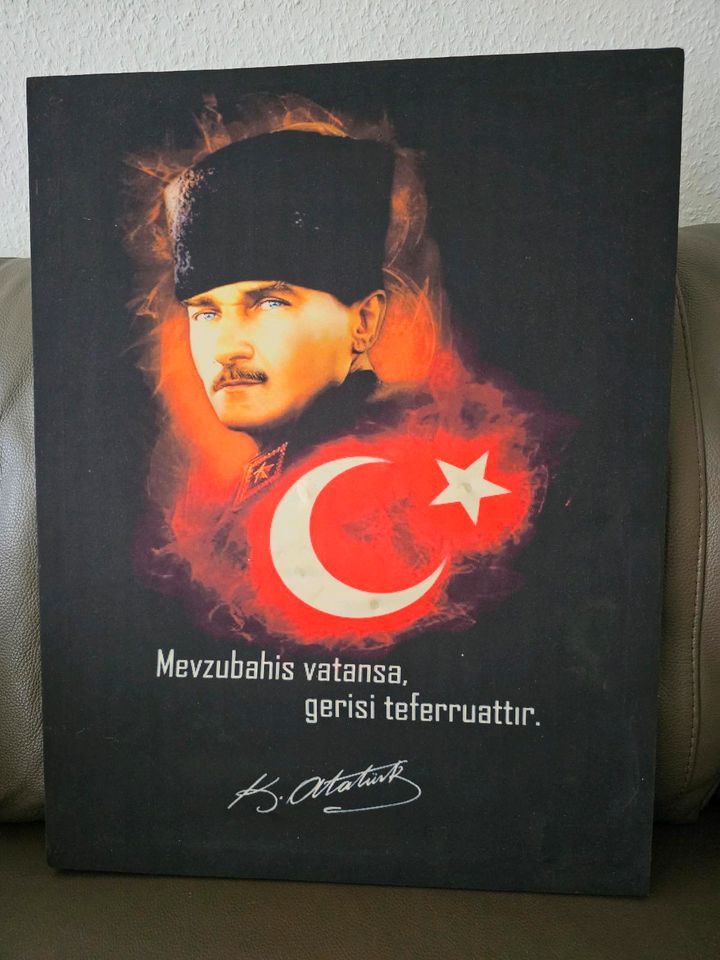 Mustafa Kemal Atatürk Leinwand Portrait Bild Stoff Foto LED Licht in Hannover