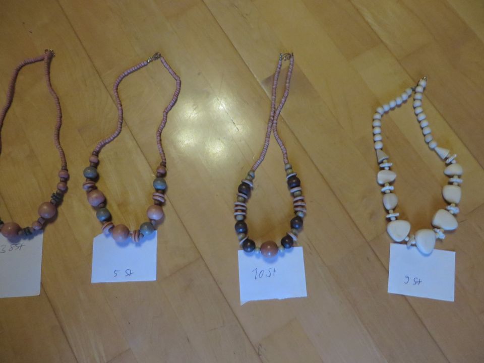 Halsketten, Modeschmuck, Holz in Bad Homburg