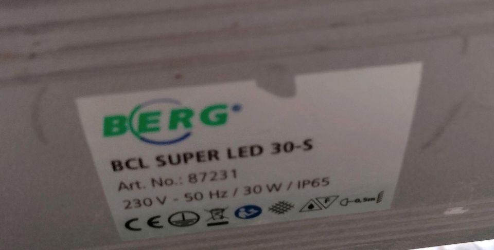 BERG LED Strahler - Energiesparend - mit Kabel in Neuenrade