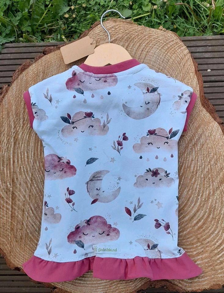 NEU Gedeihkind BIO T-Shirt gerüscht Boho Wolken, Mond & Blumen 86 in Bardowick