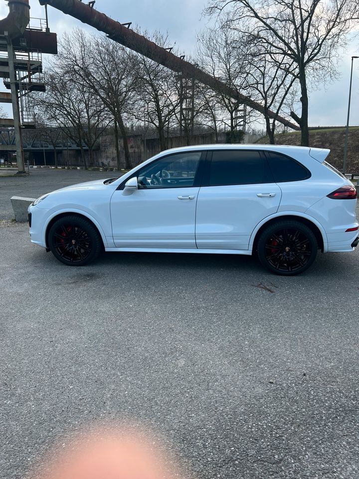 Porsche Cayenne GTS,Approved,Burmester,Chrono,ACC, Pano,Top Zusta in Duisburg