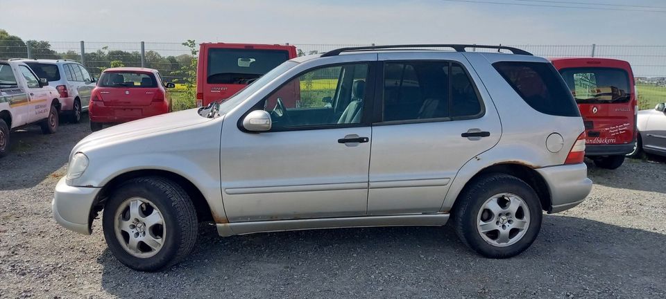 Mercedes-Benz ML 270 CDI Automatik Leder /Navigation.... in Rottenburg a.d.Laaber