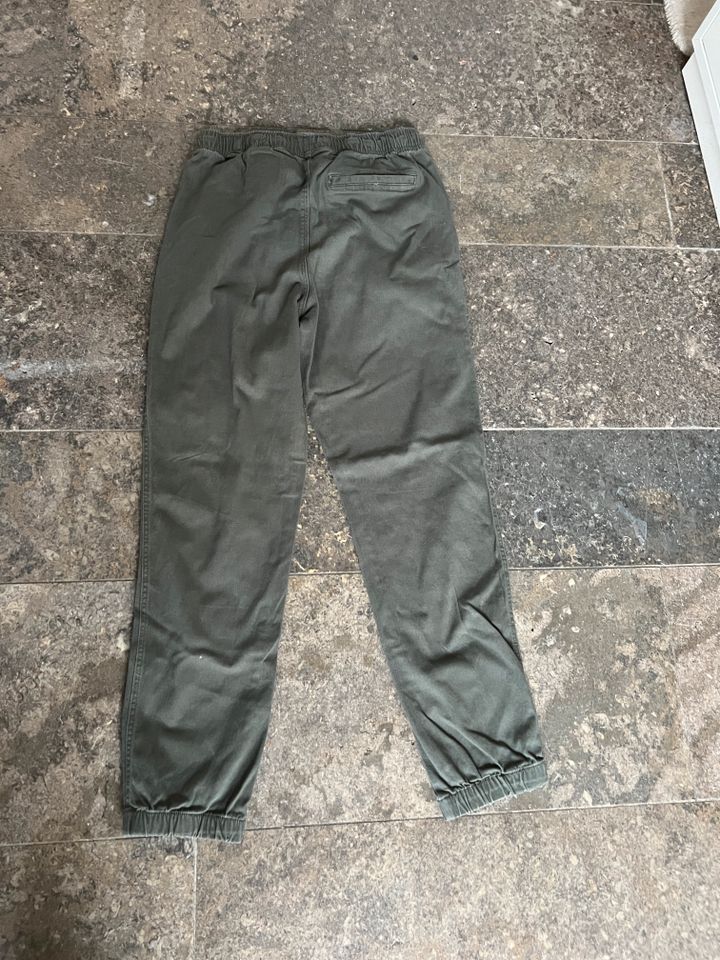 Joggers aus Baumwolltwill Jungen H&M Größe 170 oliv in Frickenhausen am Main