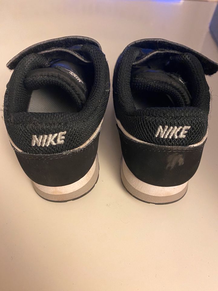 Kinderschuhe Nike Gr. 23,5 in Stutensee