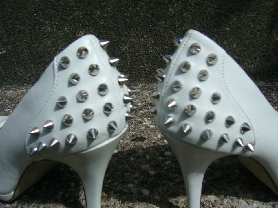 SEXY HIGH HEEL PLATEAU PUMPS 39  WEIß NIETEN STUDS in Celle