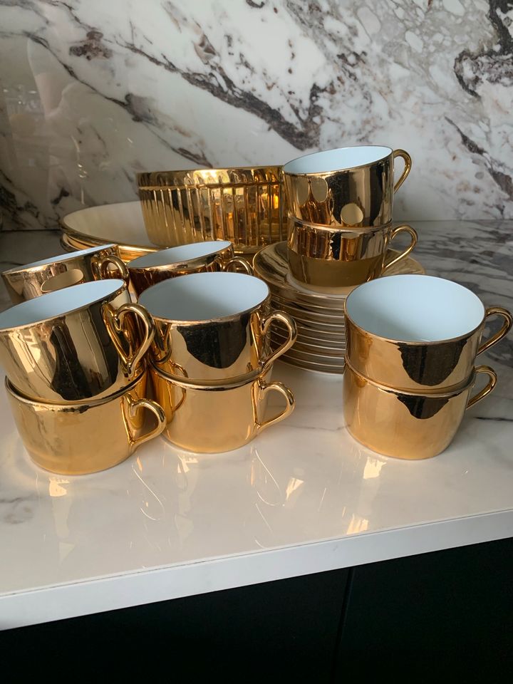 Porcelaine de France und Resista 25 Teile Porcelan weiß Gold in Düsseldorf