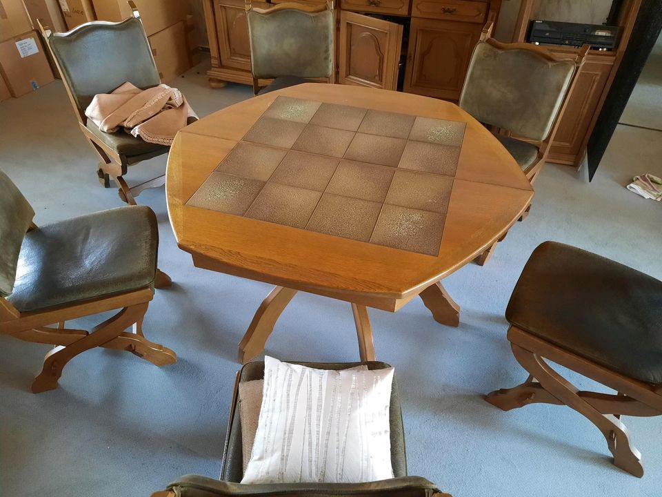 Wohnzimmer Tisch mit 6 Stühlen in Warendorf