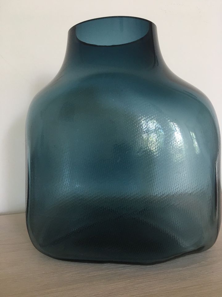 Objekt Bronco Vase blau design by Fabio Vogel - bolia in Berlin