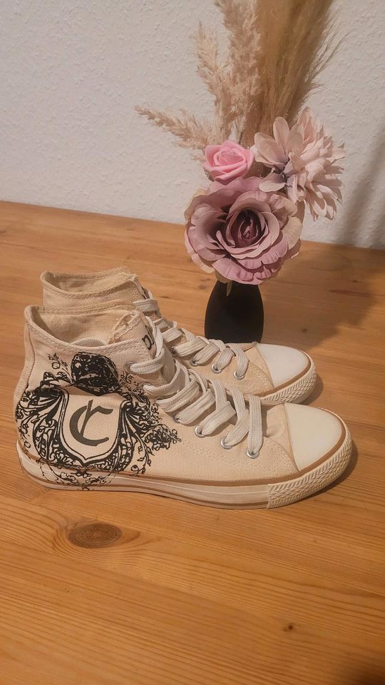 Schnürschuhe, "Chucks" in Köln