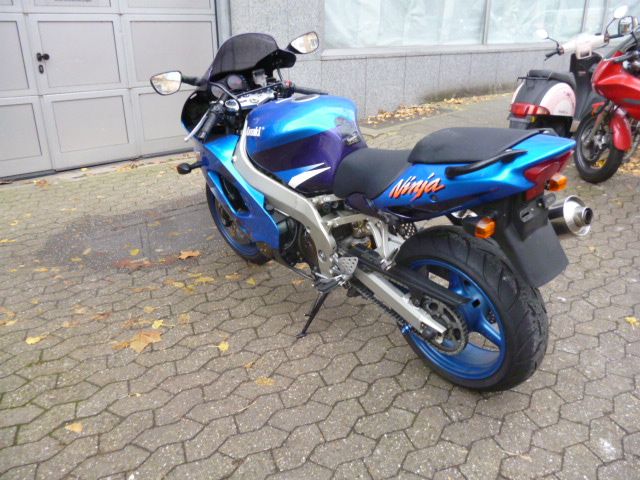 Kawasaki ZX 9 R in Düsseldorf