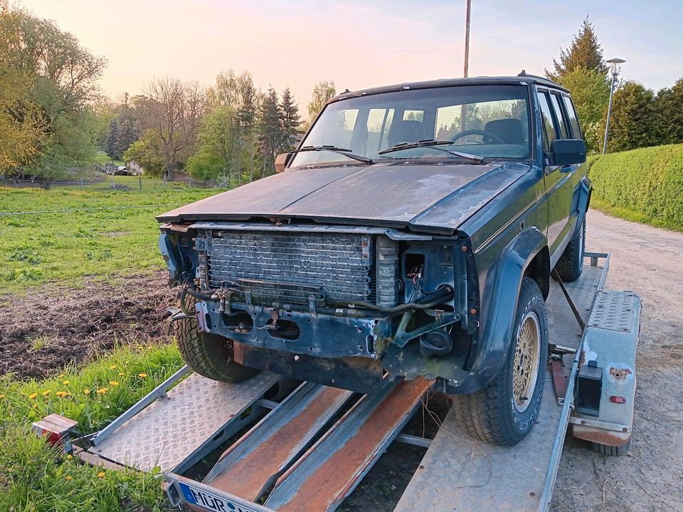 Jeep Cherokee xj 4,0 Ersatzteil spender   Offroad in Feldberg