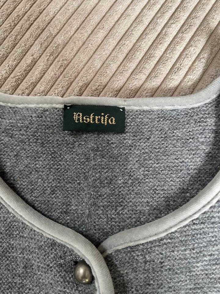 ASTRIFA Strickjacke Trachten-Jacke Gr.40 |100% Schurwolle, Merino in Wiesbaden
