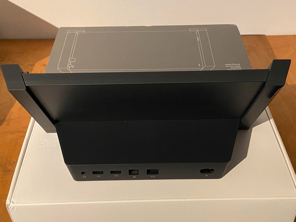 Microsoft Surface 3, 128 GB, 4GB, Windows 10 inkl Docking Station in Rüsselsheim