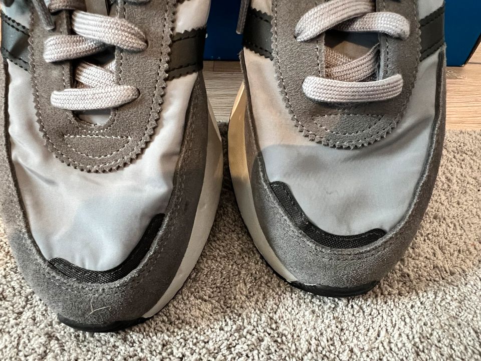 Adidas Retrophy F2 40 2/3 40.5 Sneaker schwarz grau neuwertig in Coburg
