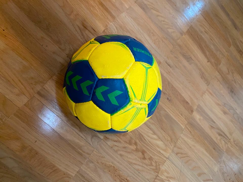 Hummel Handball Size 2 blau gelb in Rheinland-Pfalz - Mainz | eBay  Kleinanzeigen ist jetzt Kleinanzeigen