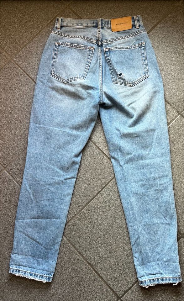 Pull & Bear Hose - Straight Jeans mit Löchern in Geldern