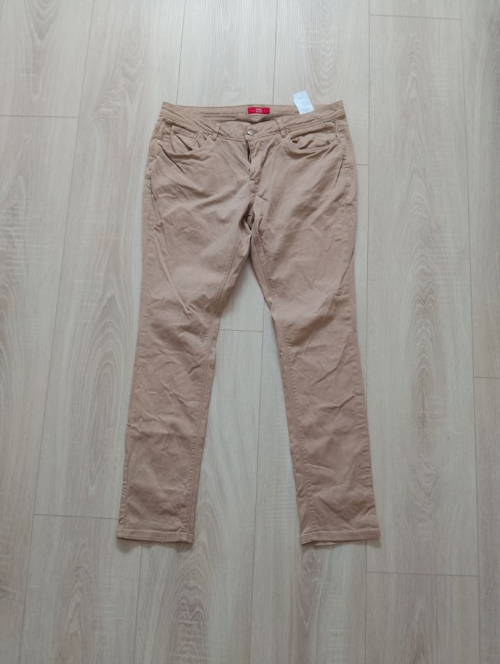 s.Oliver Hose (Chino) hellbraun Gr.44 in Langwedel