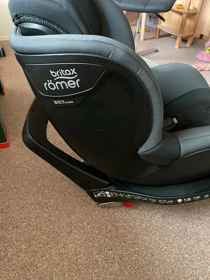 Britax Römer Reboarder Dualfix M i-Size Autositz Kindersitz in Wurzen